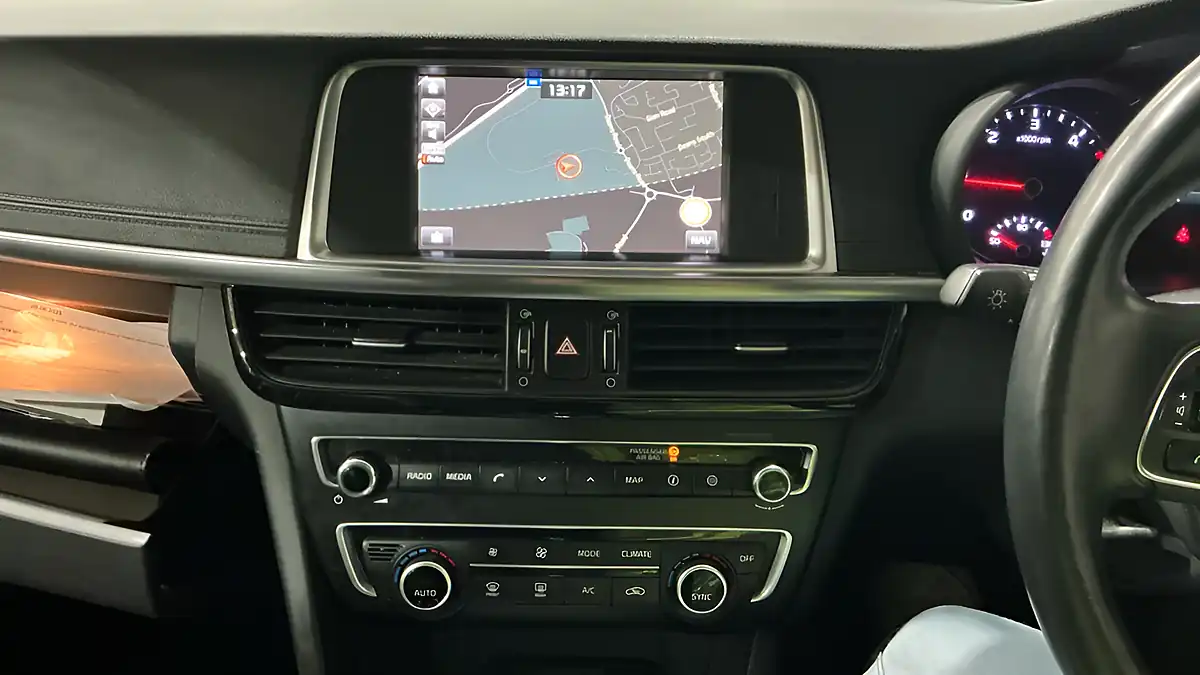 Used 2018 Kia Optima 3 White - Interior and Exterior details 12