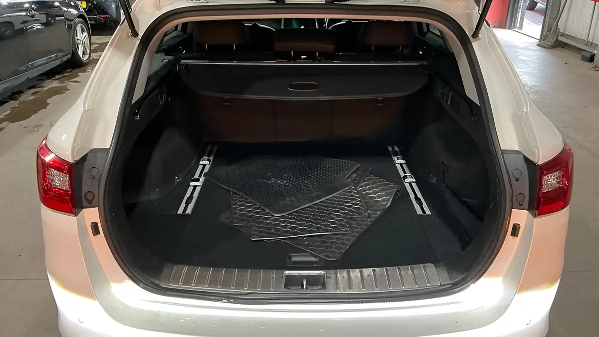 Used 2018 Kia Optima 3 White - Interior and Exterior details 9