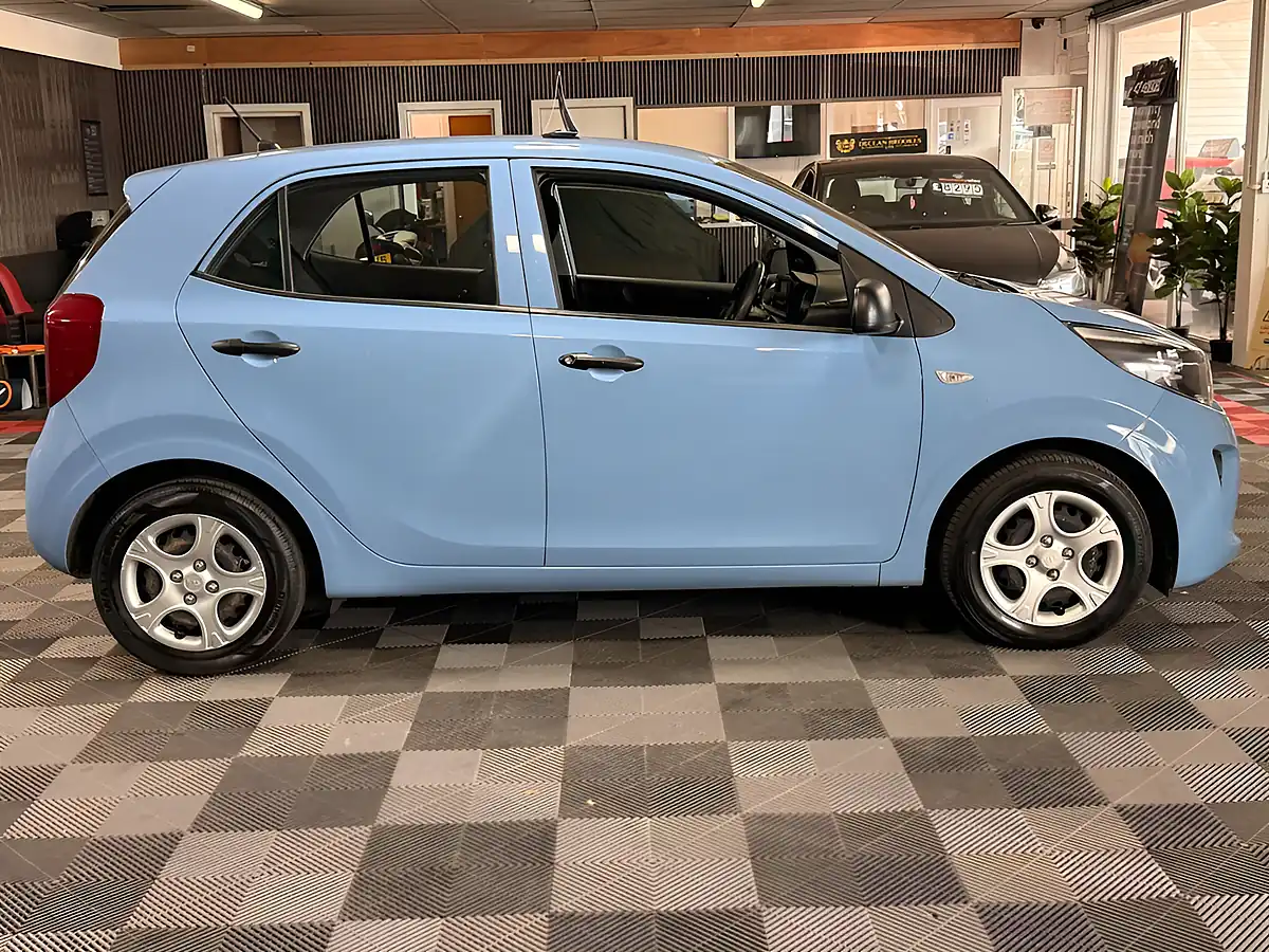 Used 2018 Kia Picanto 1 Blue - Interior and Exterior details 17