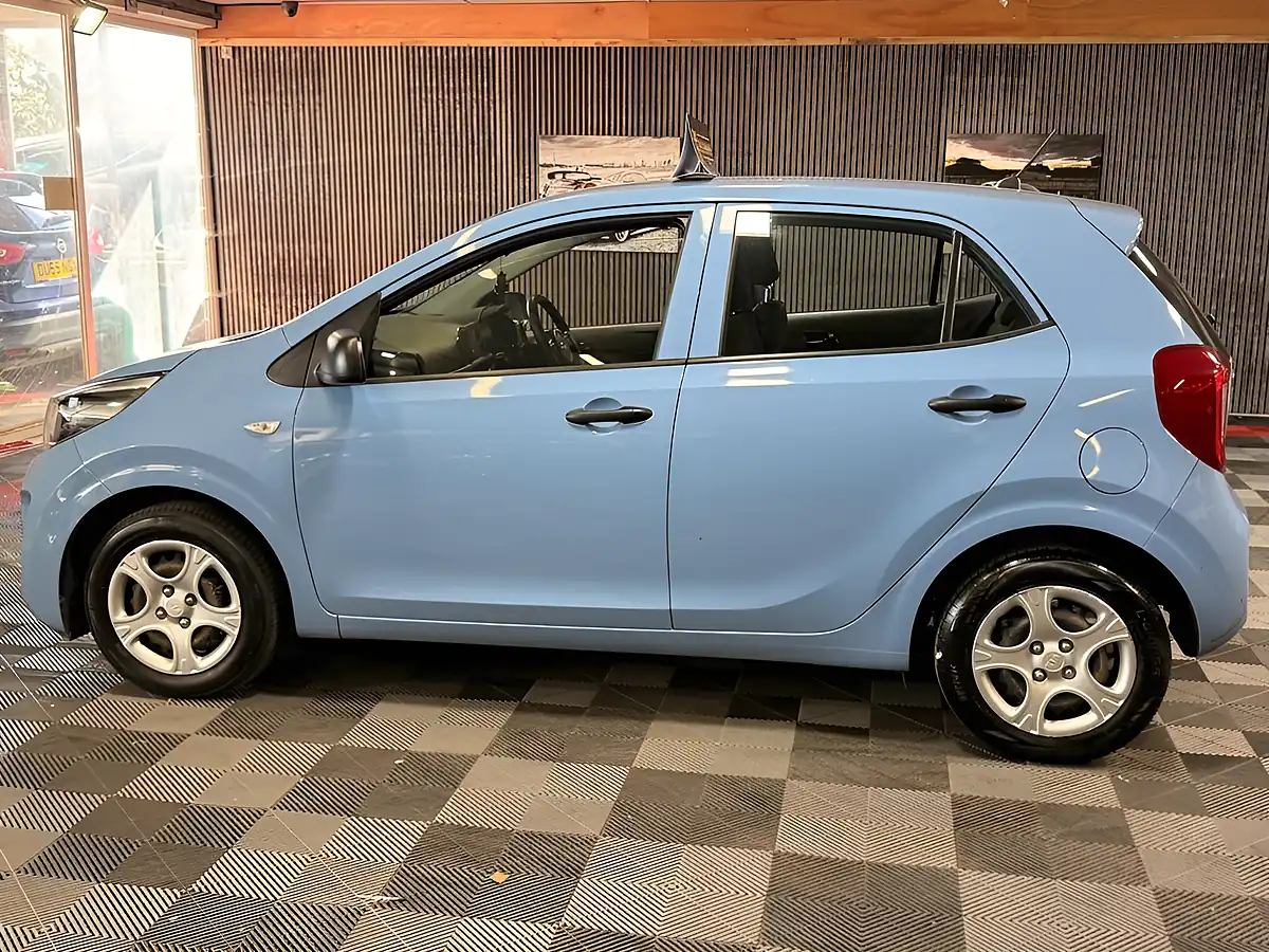 Used 2018 Kia Picanto 1 Blue - Interior and Exterior details 9