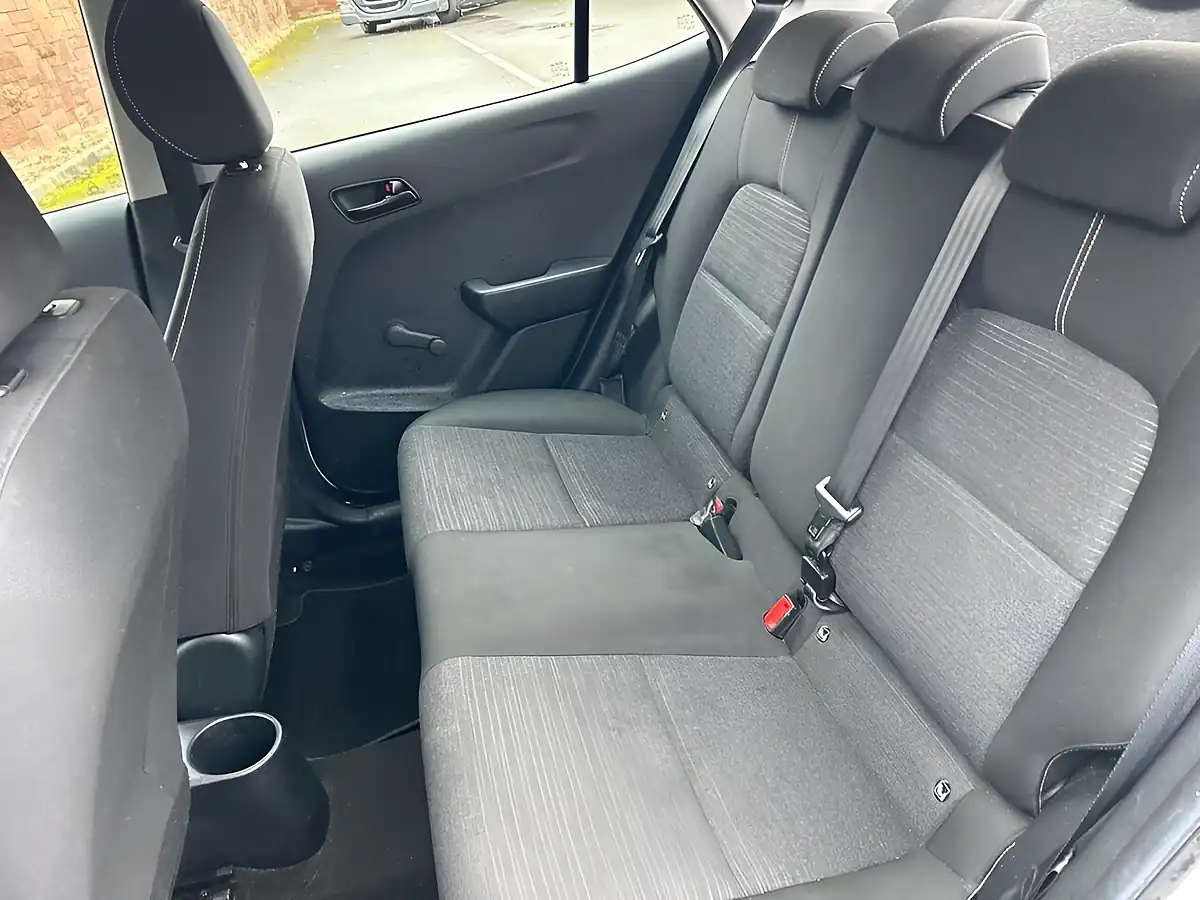 Used 2018 Kia Picanto 1 White - Interior and Exterior details 9