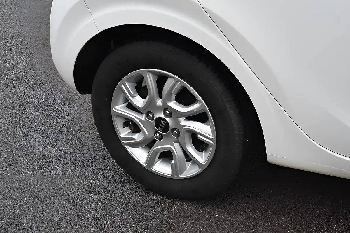 Used 2018 Kia Picanto 2 White - Interior and Exterior details 11