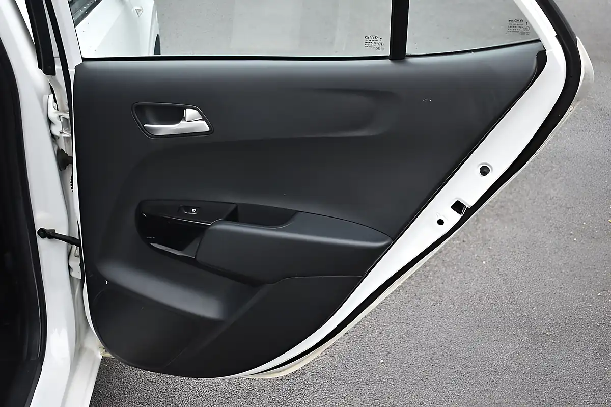 Used 2018 Kia Picanto 2 White - Interior and Exterior details 8