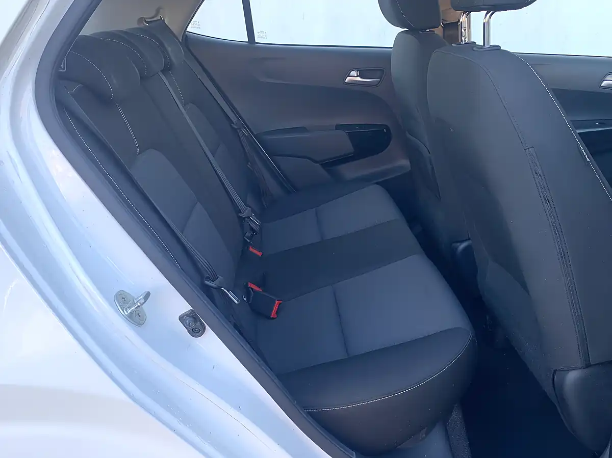 Used 2018 Kia Picanto 2 White - Interior and Exterior details 8