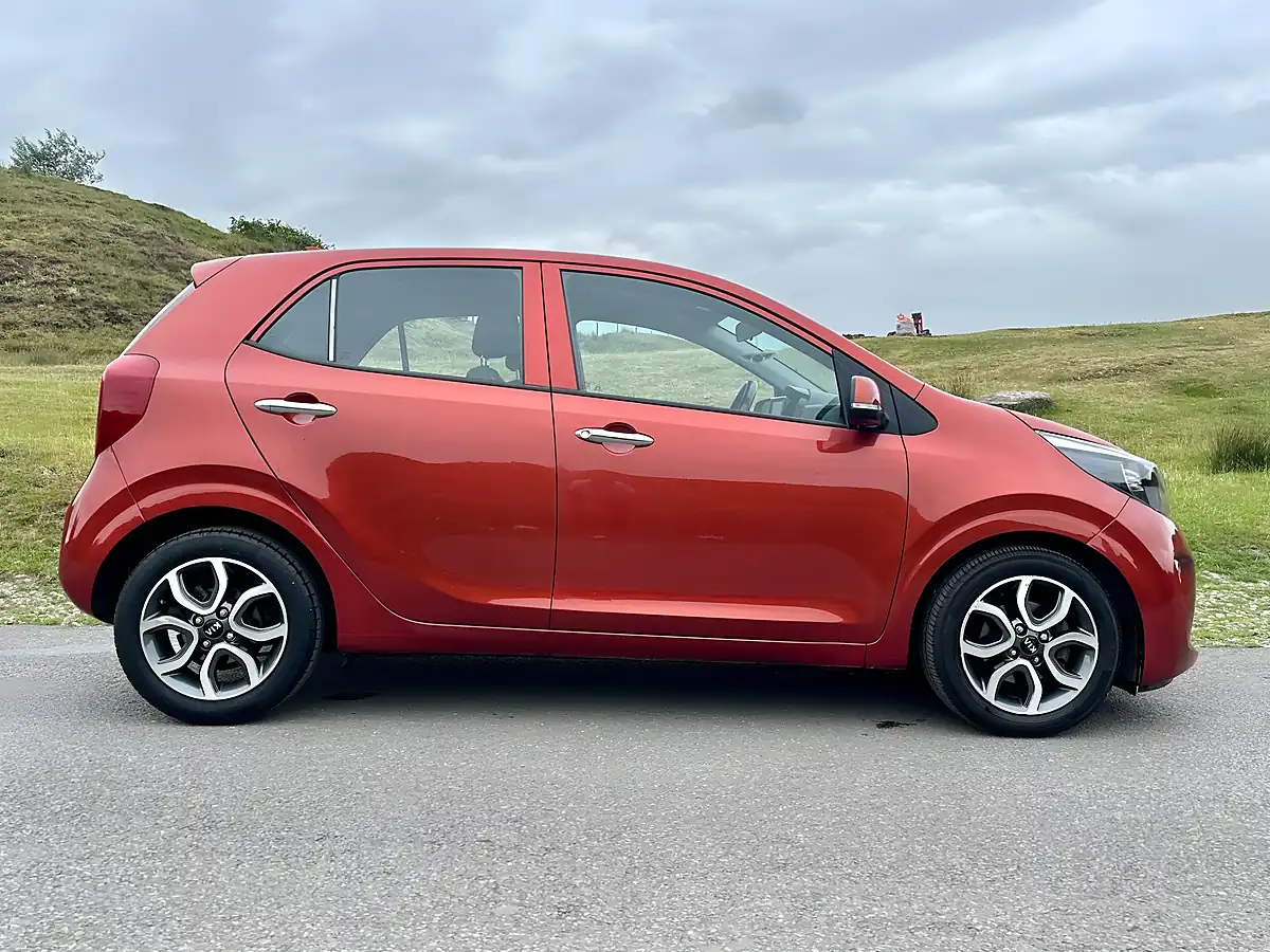 Used 2018 Kia Picanto 3 Orange - Interior and Exterior details 16