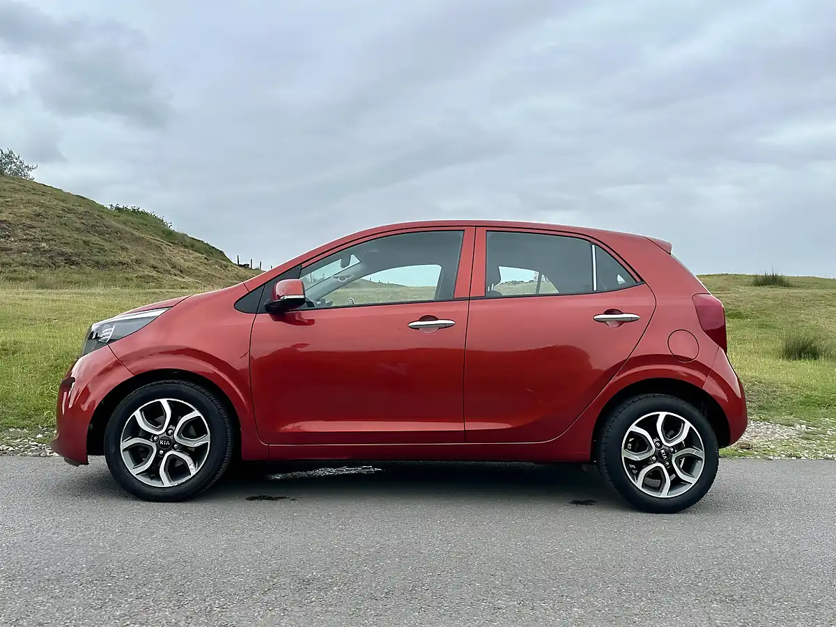 Used 2018 Kia Picanto 3 Orange - Interior and Exterior details 4