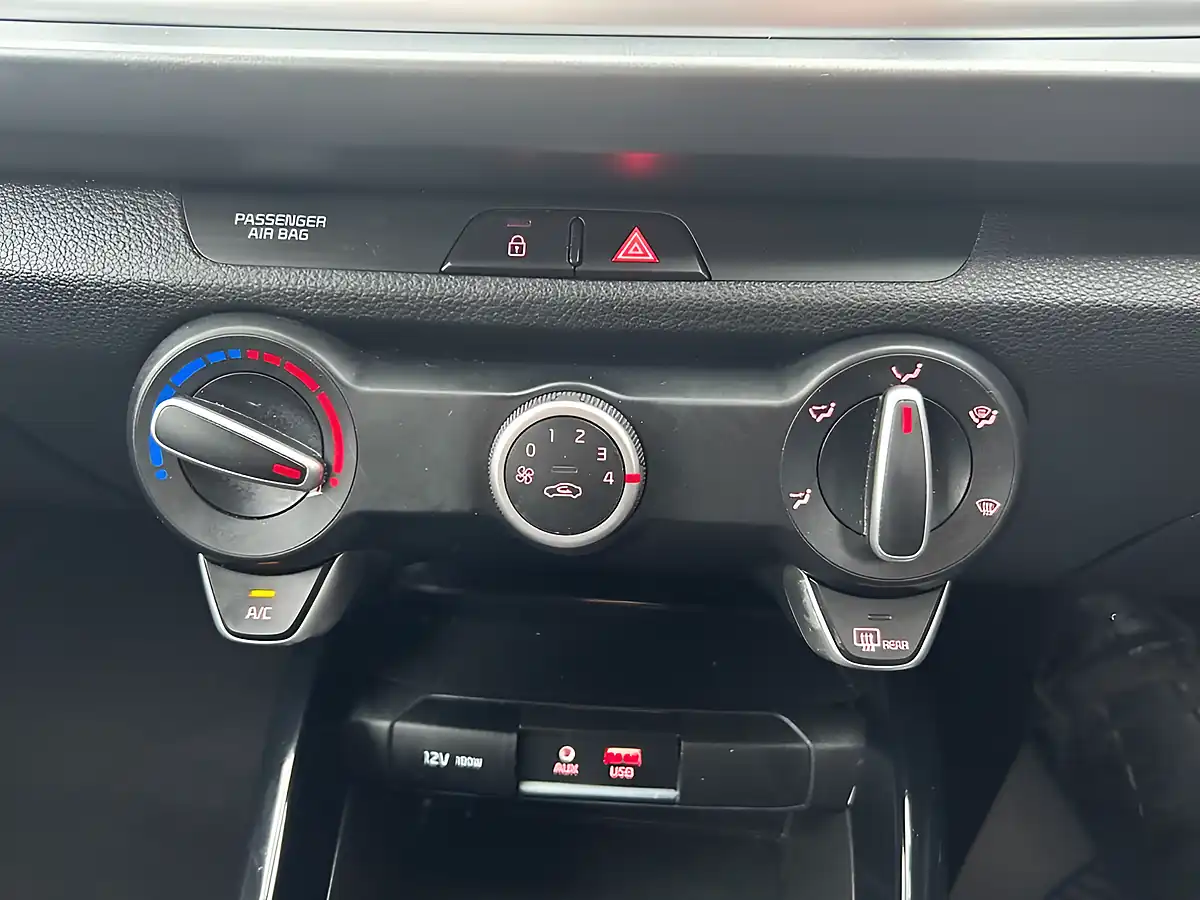 Used 2018 Kia Rio 2 Red - Interior and Exterior details 17