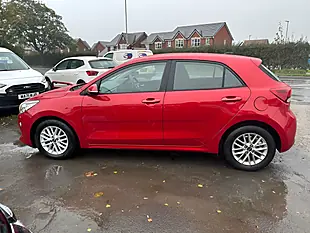 Used 2018 Kia Rio 2 Red - Interior and Exterior details 9