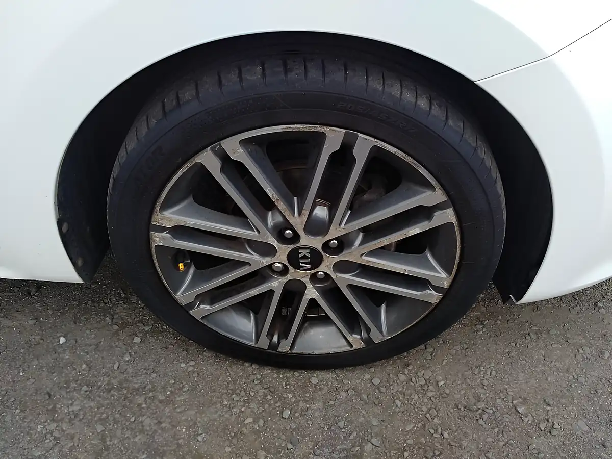 Used 2018 Kia Rio Pulse White - Interior and Exterior details 10