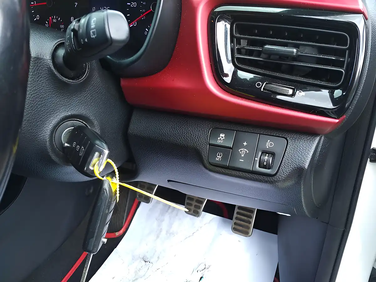 Used 2018 Kia Rio Pulse White - Interior and Exterior details 15