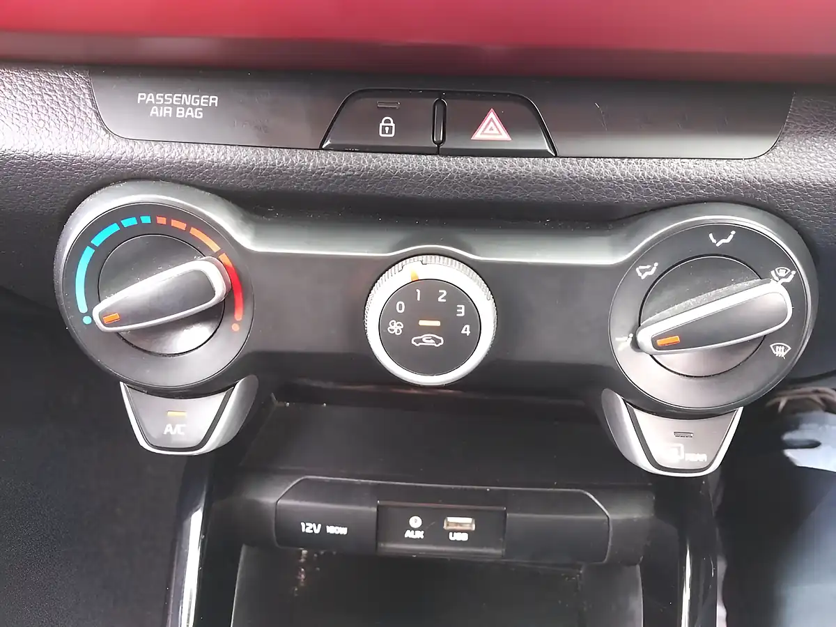 Used 2018 Kia Rio Pulse White - Interior and Exterior details 17
