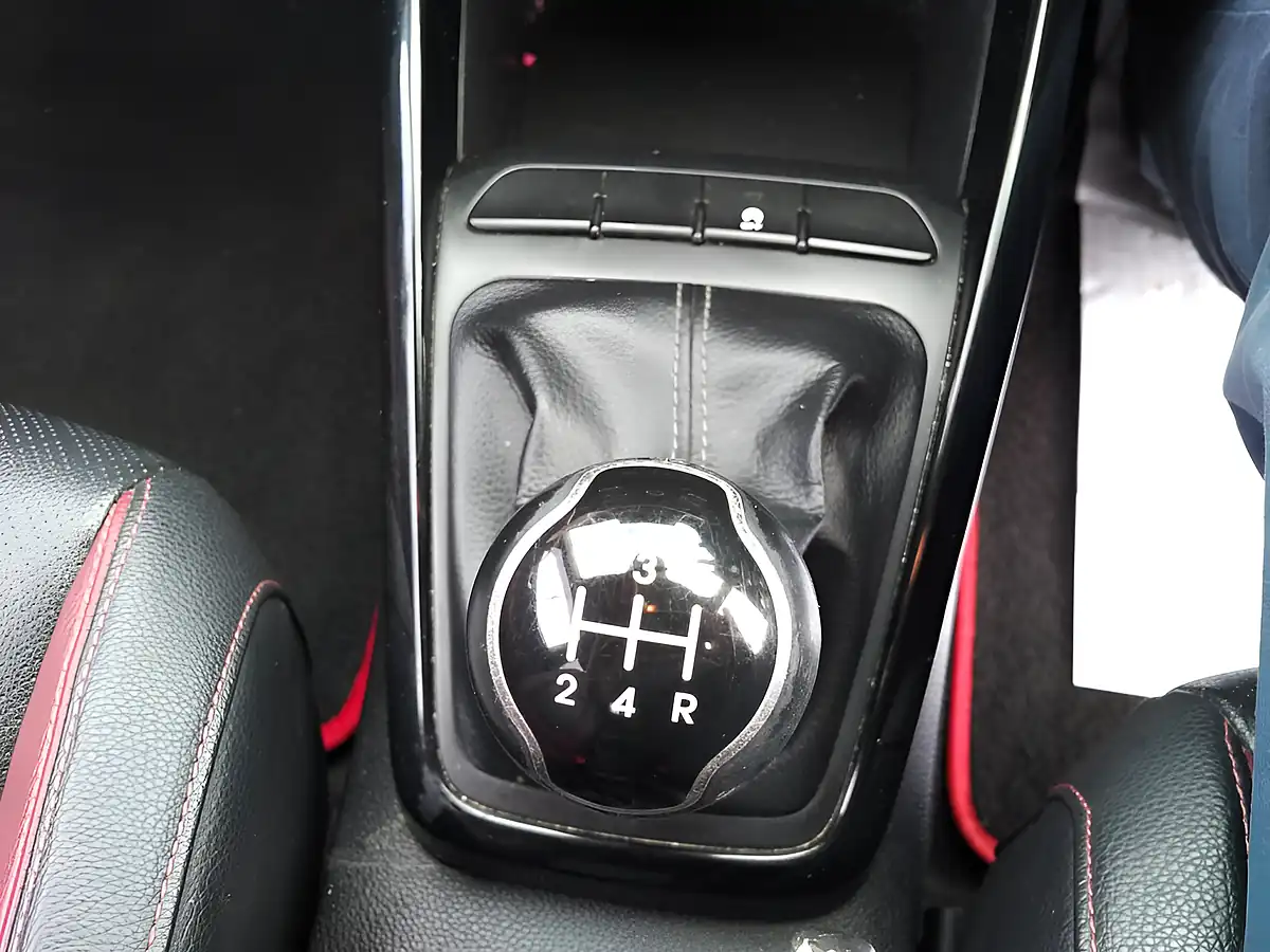 Used 2018 Kia Rio Pulse White - Interior and Exterior details 18