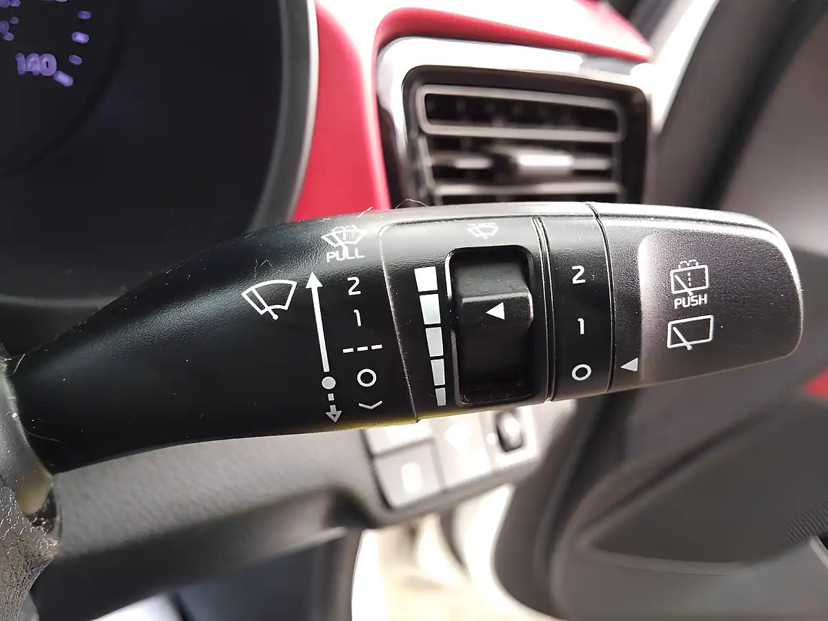 Used 2018 Kia Rio Pulse White - Interior and Exterior details 19