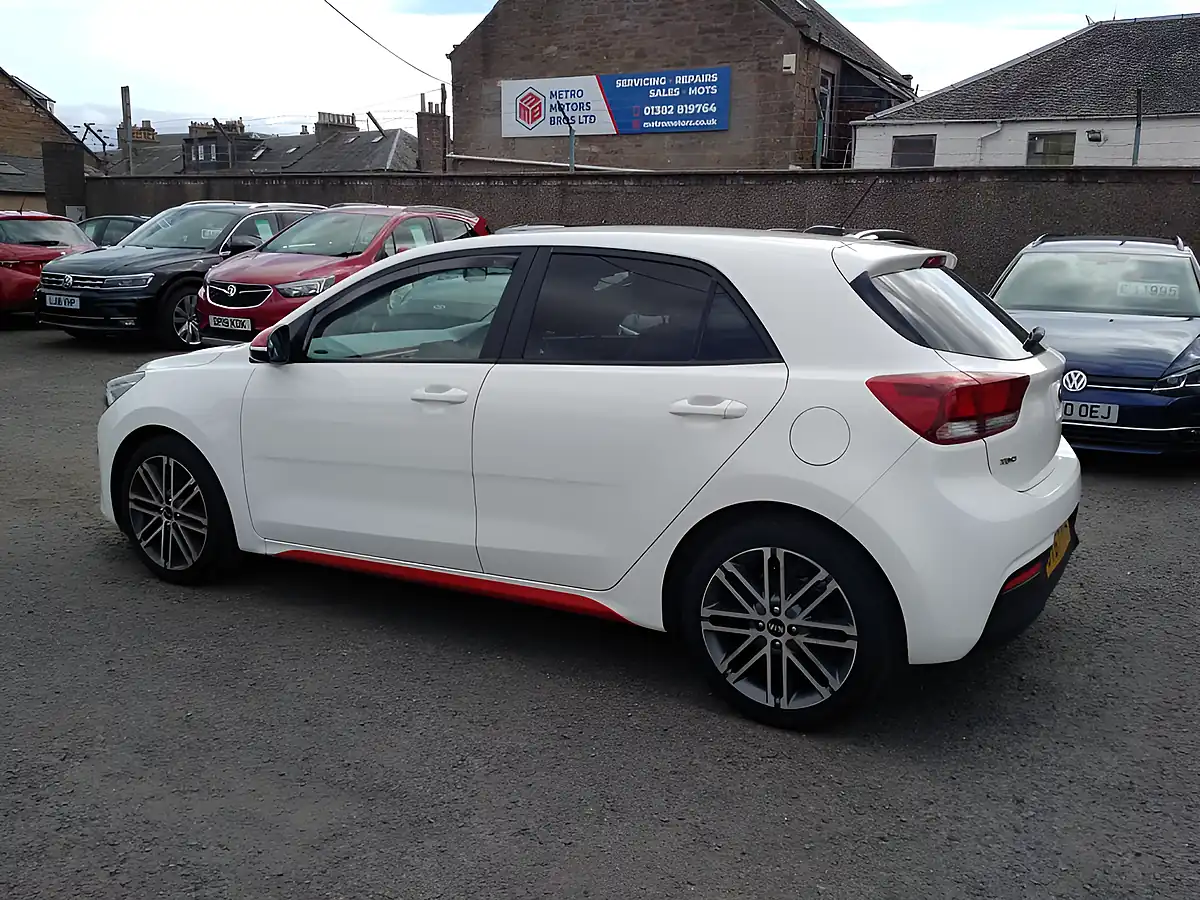 Used 2018 Kia Rio Pulse White - Interior and Exterior details 4