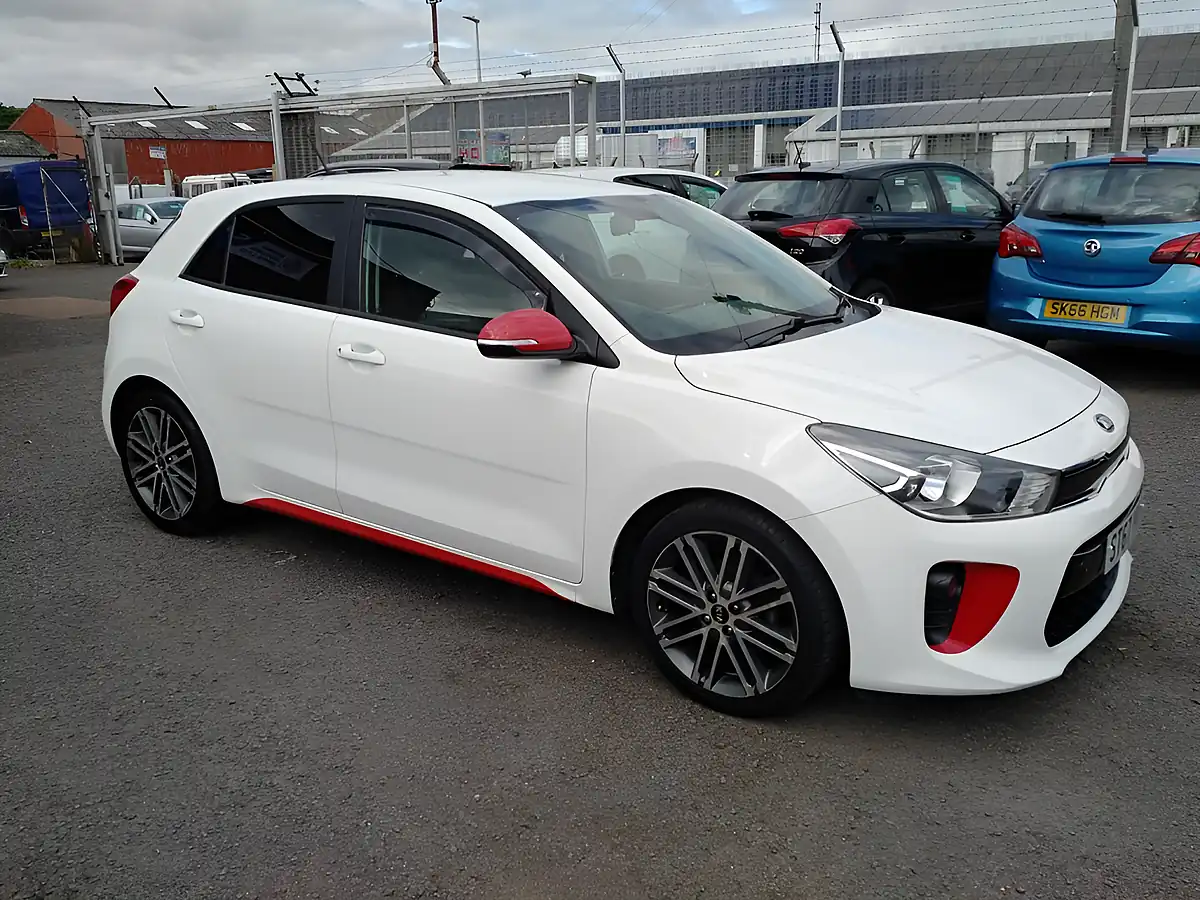 Used 2018 Kia Rio Pulse White - Interior and Exterior details 9