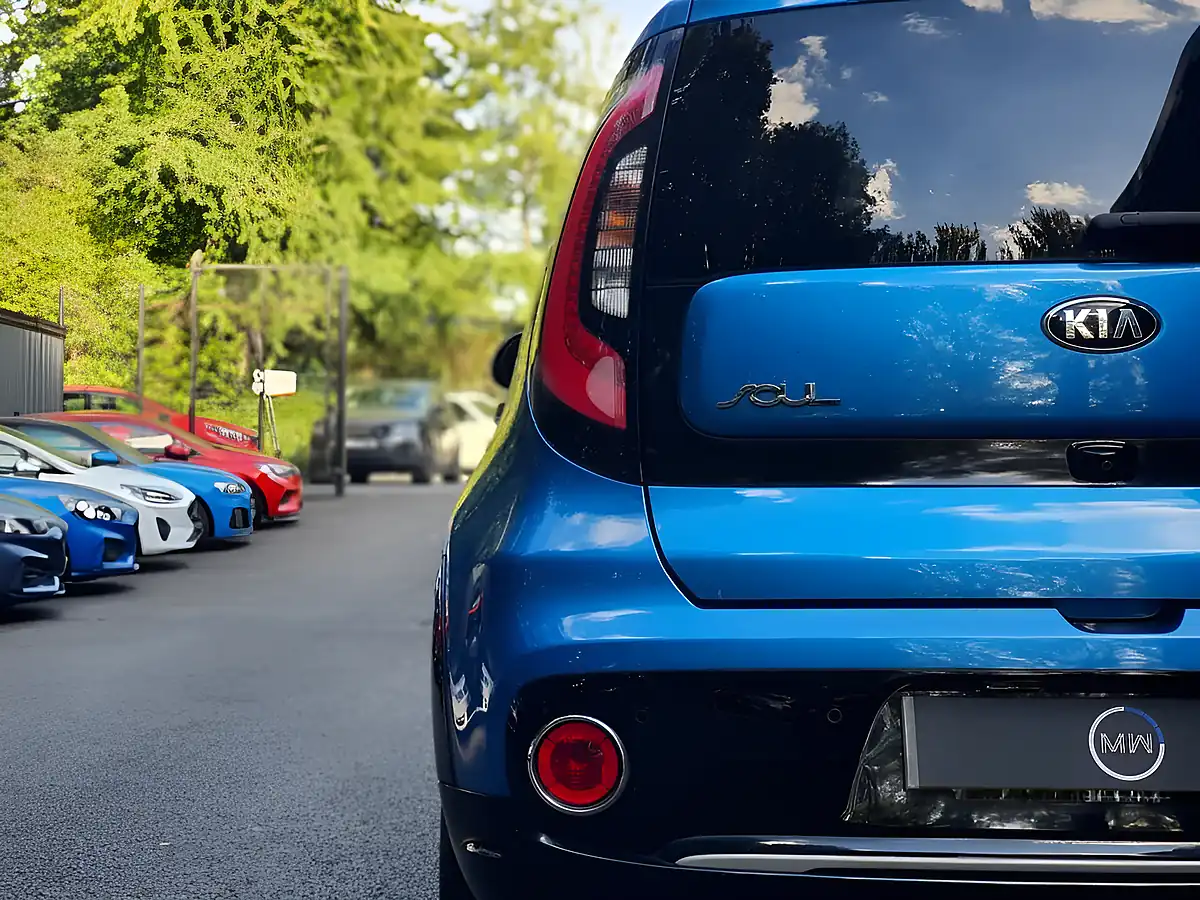 Used 2018 Kia Soul 2 Caribbean Blue - Interior and Exterior details 10