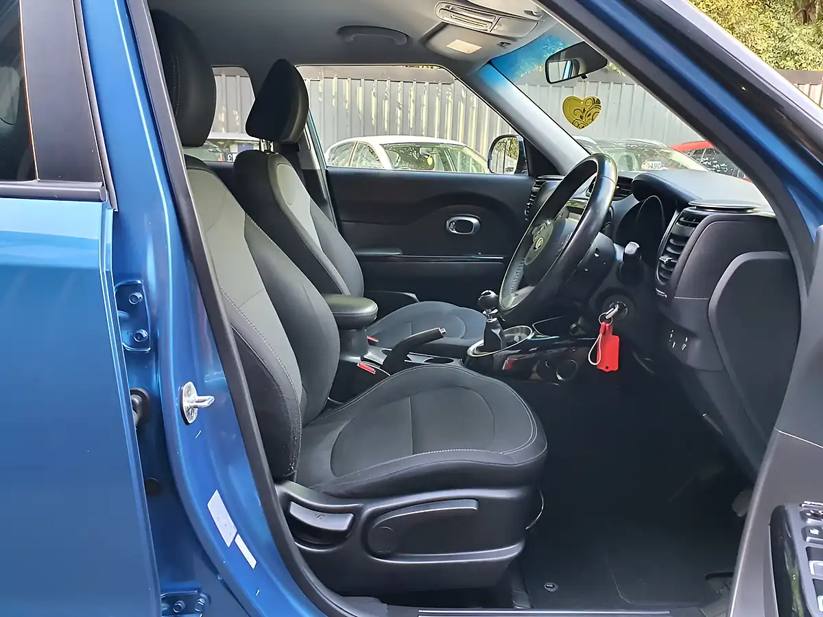 Used 2018 Kia Soul 2 Caribbean Blue - Interior and Exterior details 11