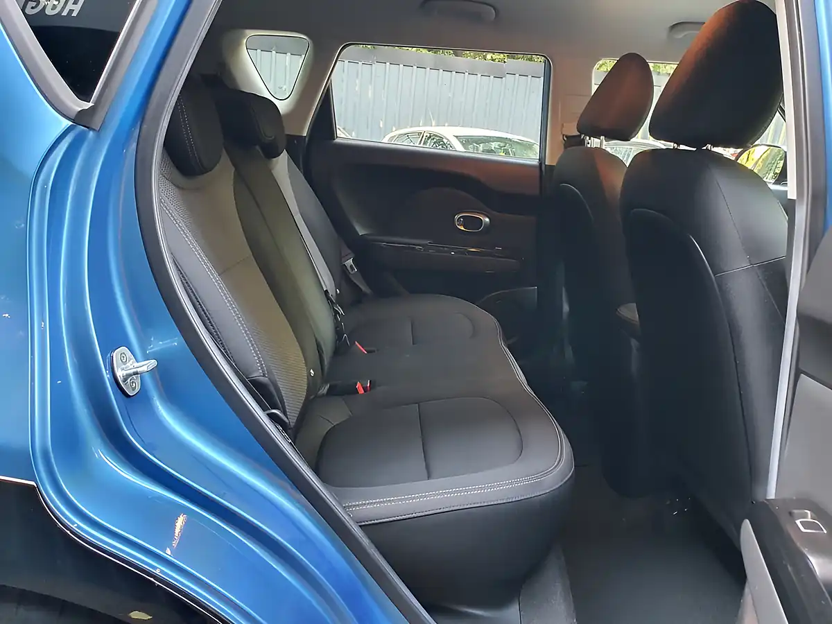 Used 2018 Kia Soul 2 Caribbean Blue - Interior and Exterior details 13
