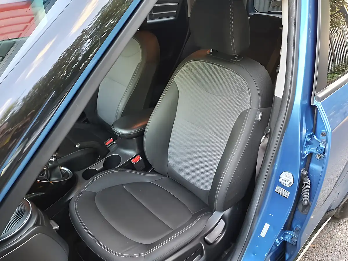 Used 2018 Kia Soul 2 Caribbean Blue - Interior and Exterior details 16