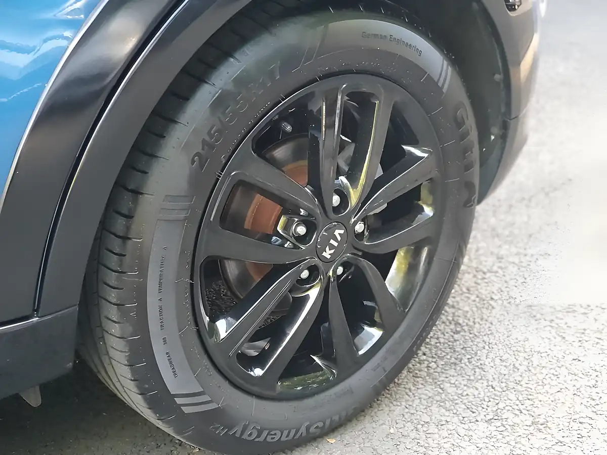 Used 2018 Kia Soul 2 Caribbean Blue - Interior and Exterior details 9