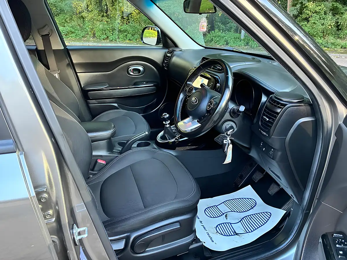 Used 2018 Kia Soul 2 Silver - Interior and Exterior details 13