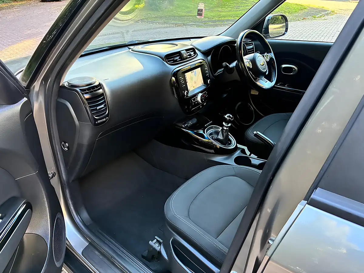 Used 2018 Kia Soul 2 Silver - Interior and Exterior details 15