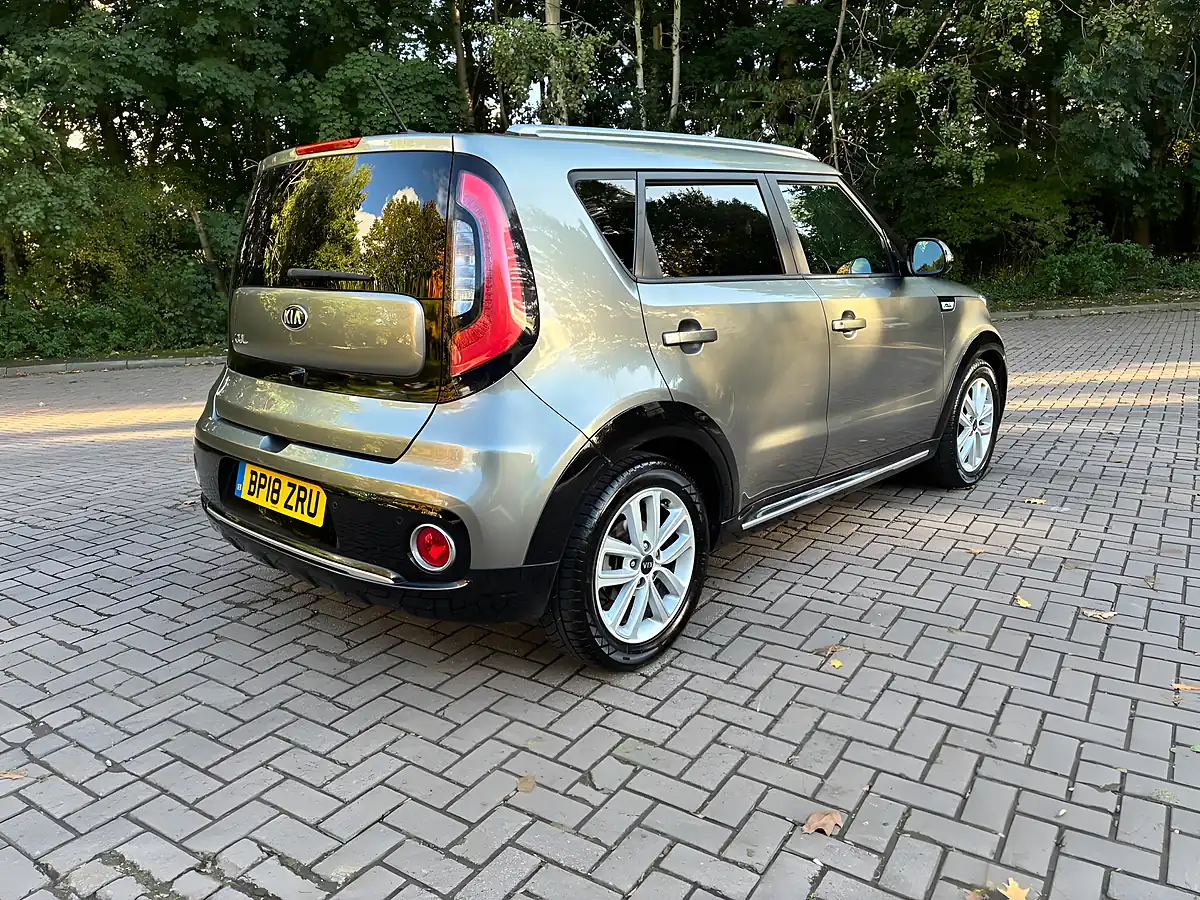 Used 2018 Kia Soul 2 Silver - Interior and Exterior details 5
