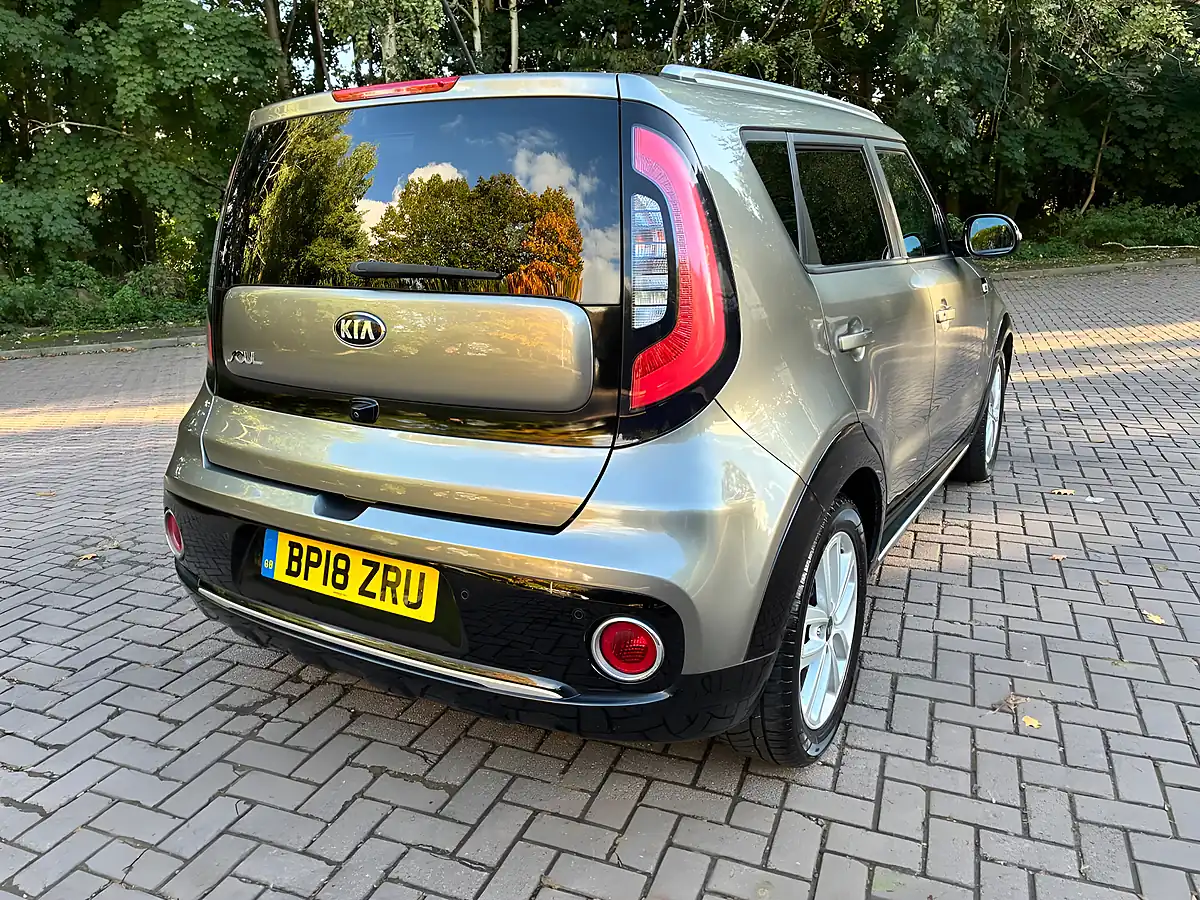 Used 2018 Kia Soul 2 Silver - Interior and Exterior details 6