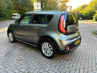Used 2018 Kia Soul 2 Silver - Interior and Exterior details 9