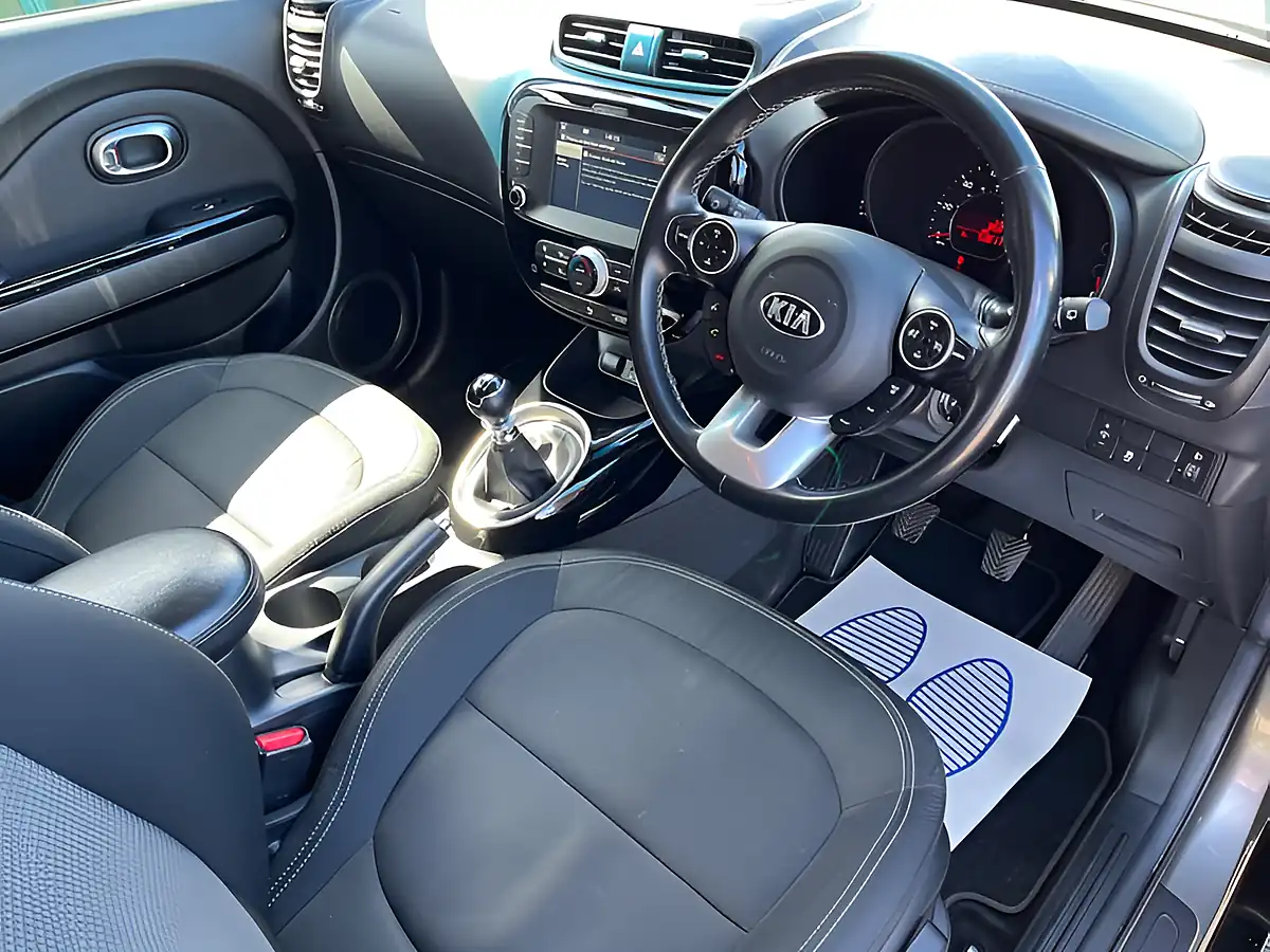 Used 2018 Kia Soul 2 Silver - Interior and Exterior details 10