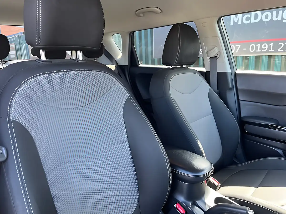 Used 2018 Kia Soul 2 Silver - Interior and Exterior details 15