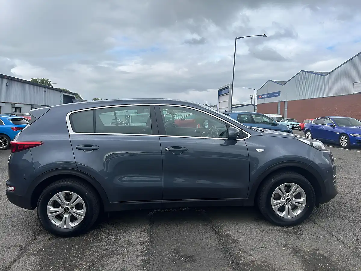 Used 2018 Kia Sportage 1 Blue - Interior and Exterior details 4