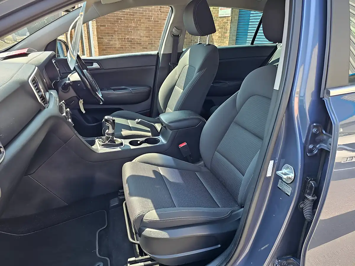 Used 2018 Kia Sportage 2 Blue - Interior and Exterior details 14