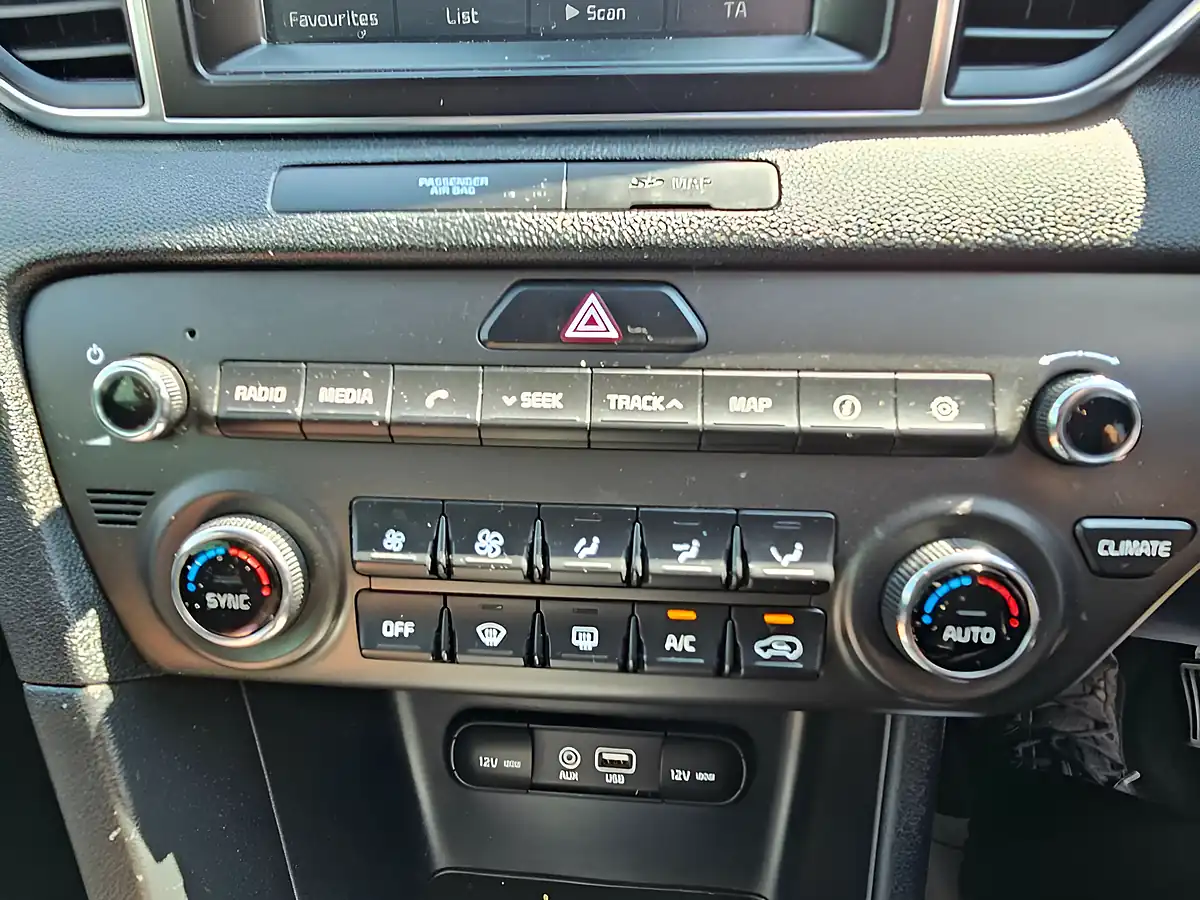 Used 2018 Kia Sportage 2 Blue - Interior and Exterior details 18