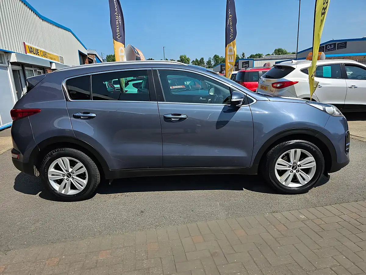 Used 2018 Kia Sportage 2 Blue - Interior and Exterior details 5