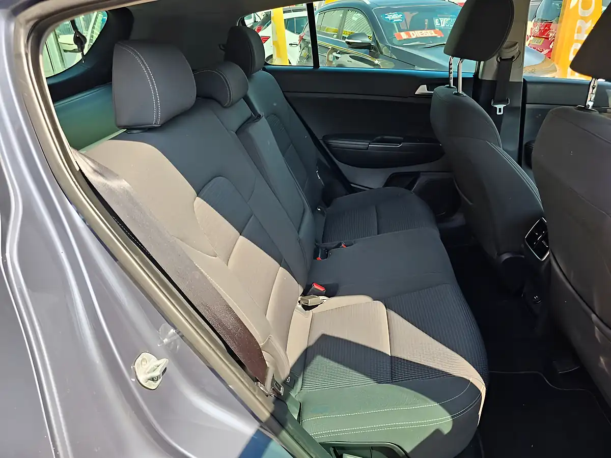 Used 2018 Kia Sportage 2 Blue - Interior and Exterior details 6