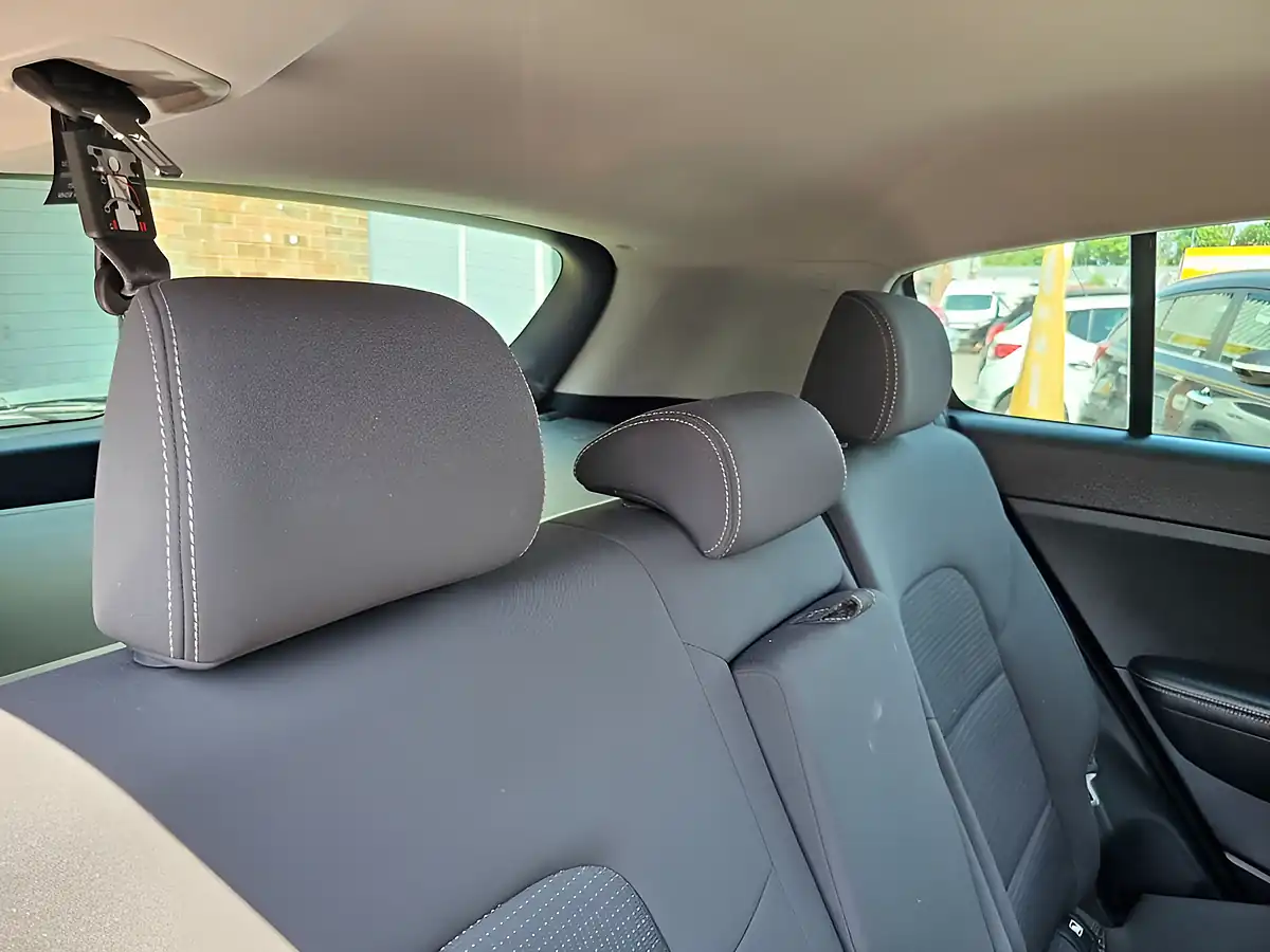 Used 2018 Kia Sportage 2 Blue - Interior and Exterior details 7