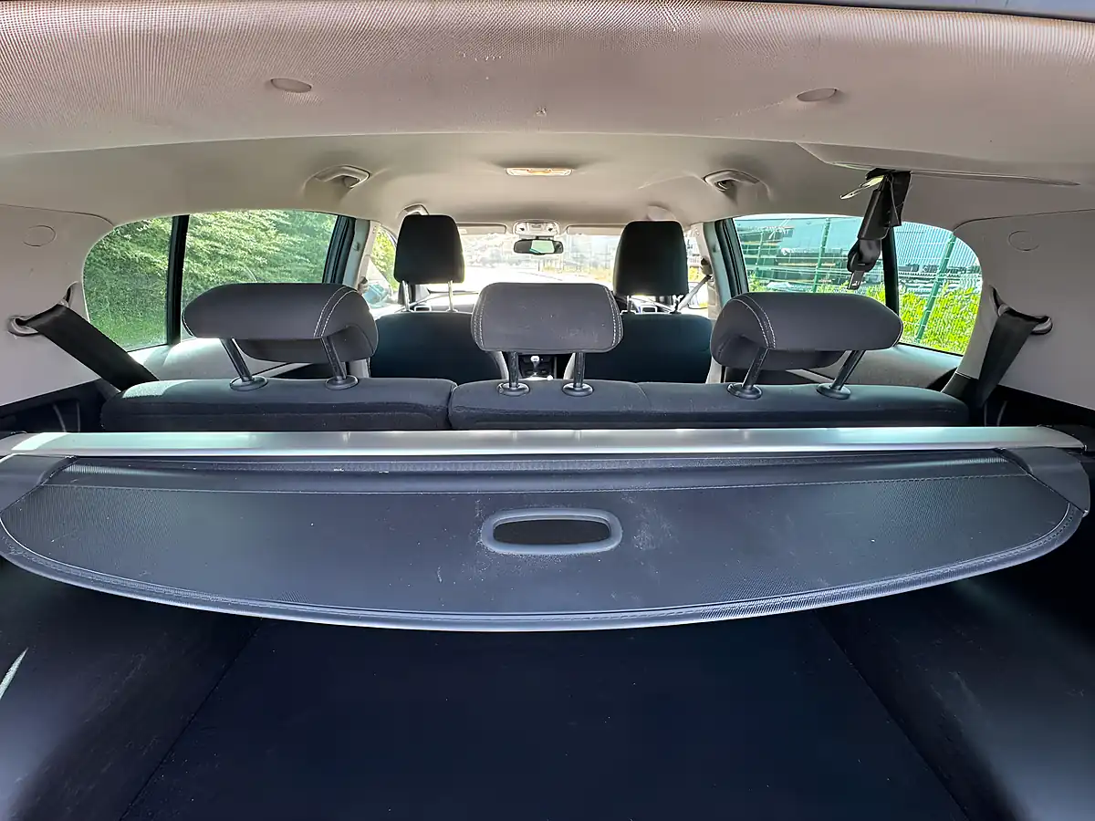 Used 2018 Kia Sportage 2 Grey - Interior and Exterior details 11