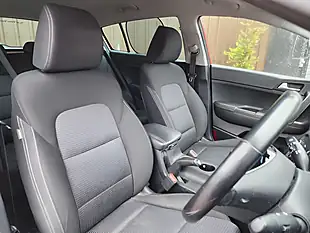 Used 2018 Kia Sportage 2 Red - Interior and Exterior details 6