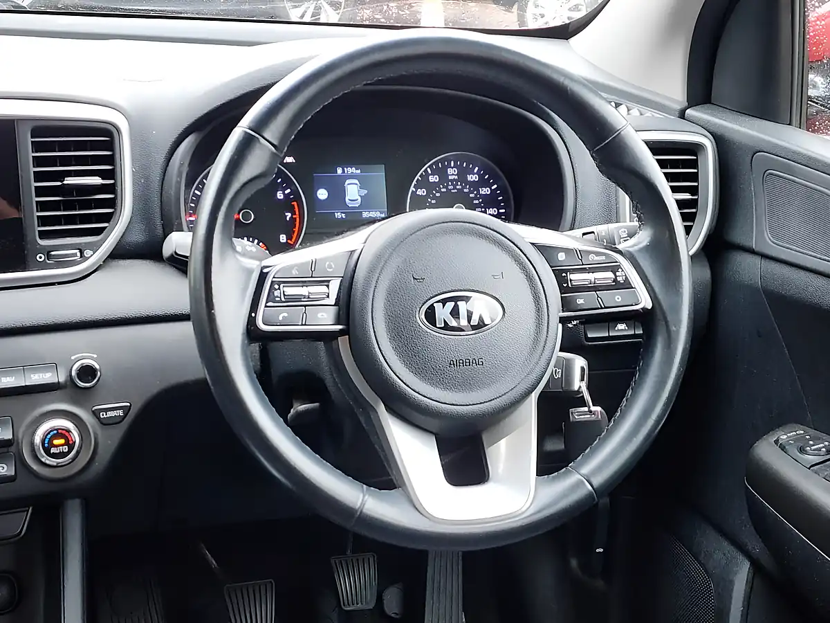 Used 2018 Kia Sportage 2 Red - Interior and Exterior details 8