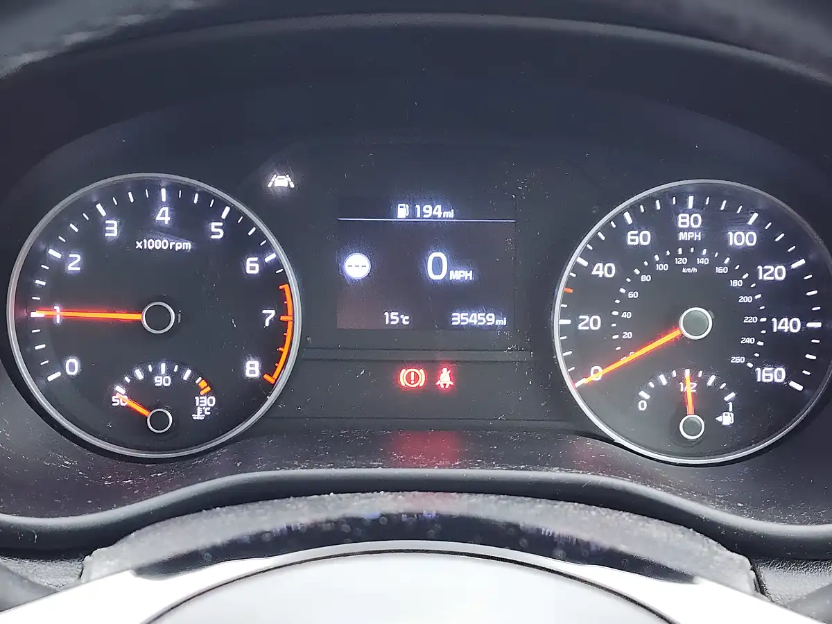 Used 2018 Kia Sportage 2 Red - Interior and Exterior details 9