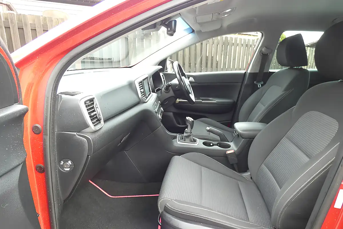 Used 2018 Kia Sportage 2 Red - Interior and Exterior details 6