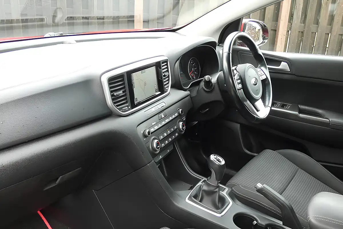 Used 2018 Kia Sportage 2 Red - Interior and Exterior details 8