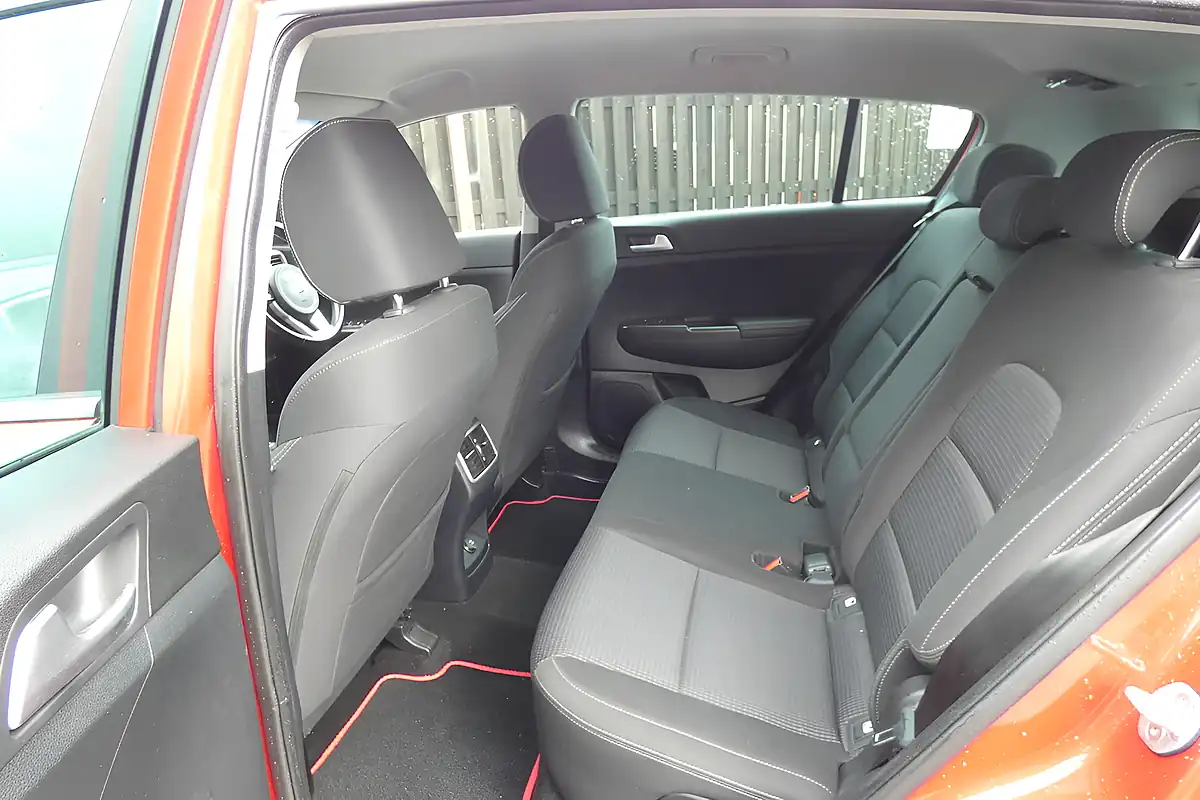 Used 2018 Kia Sportage 2 Red - Interior and Exterior details 9