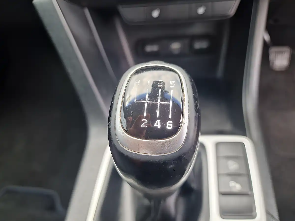Used 2018 Kia Sportage 2 Silver - Interior and Exterior details 16