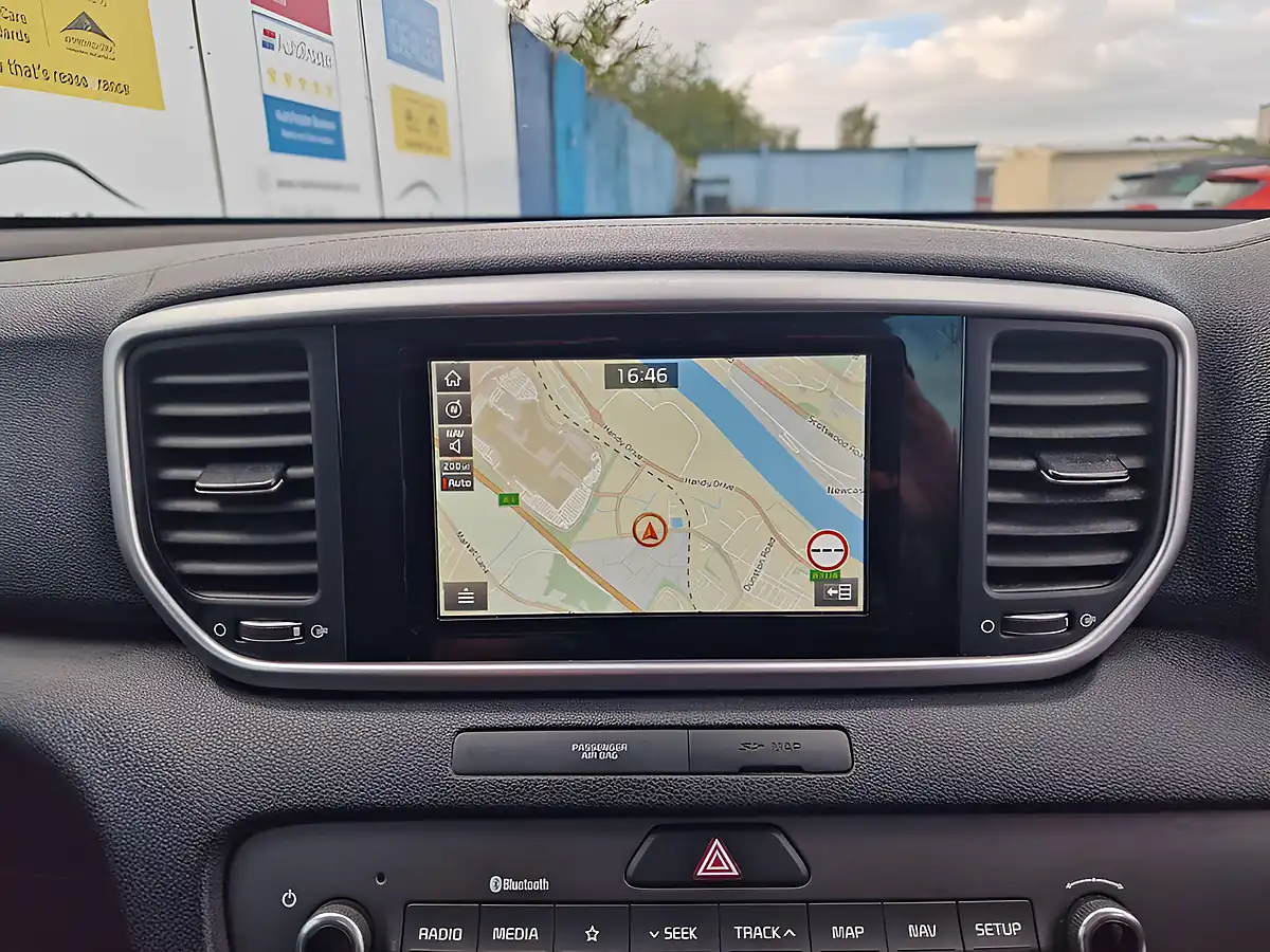 Used 2018 Kia Sportage 2 Silver - Interior and Exterior details 17