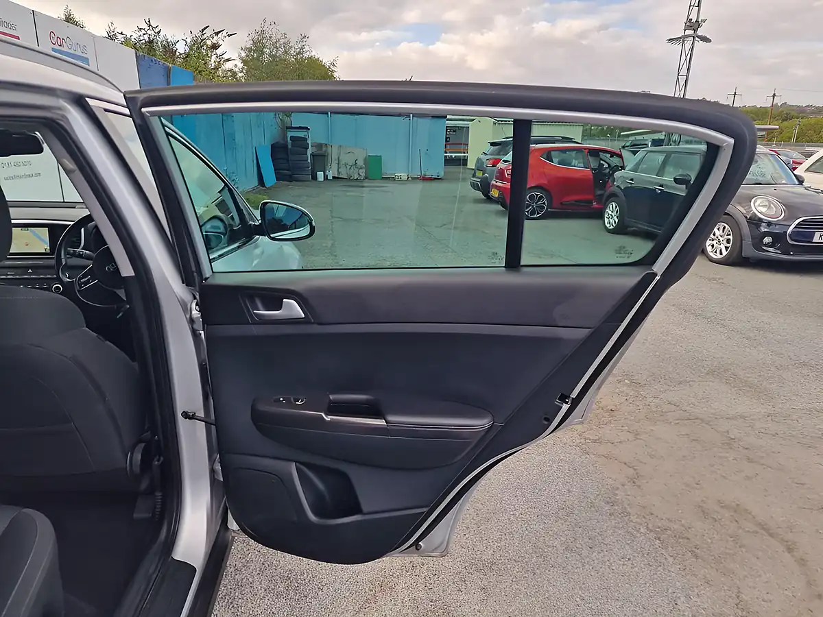Used 2018 Kia Sportage 2 Silver - Interior and Exterior details 20
