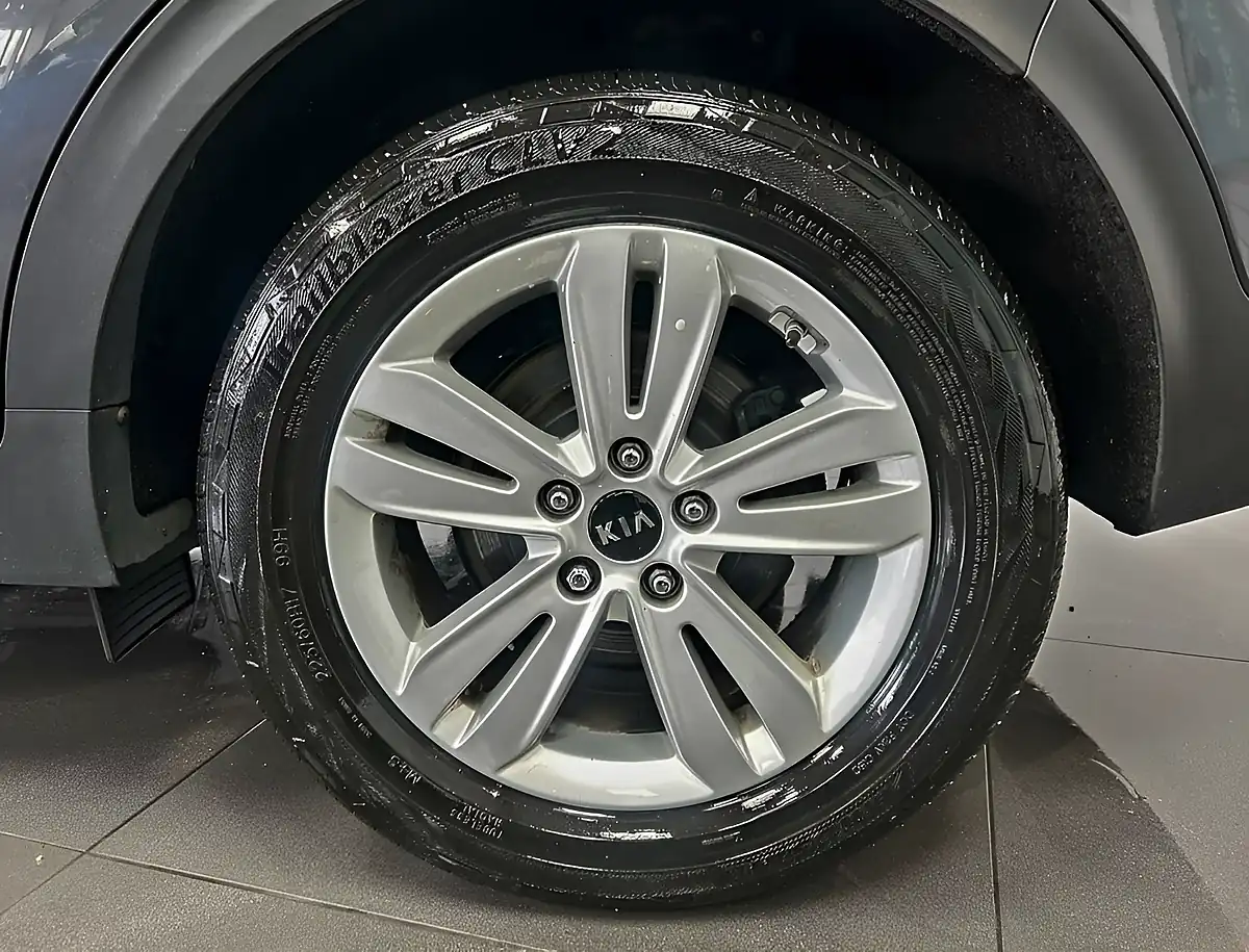 Used 2018 Kia Sportage 2 Silver - Interior and Exterior details 10