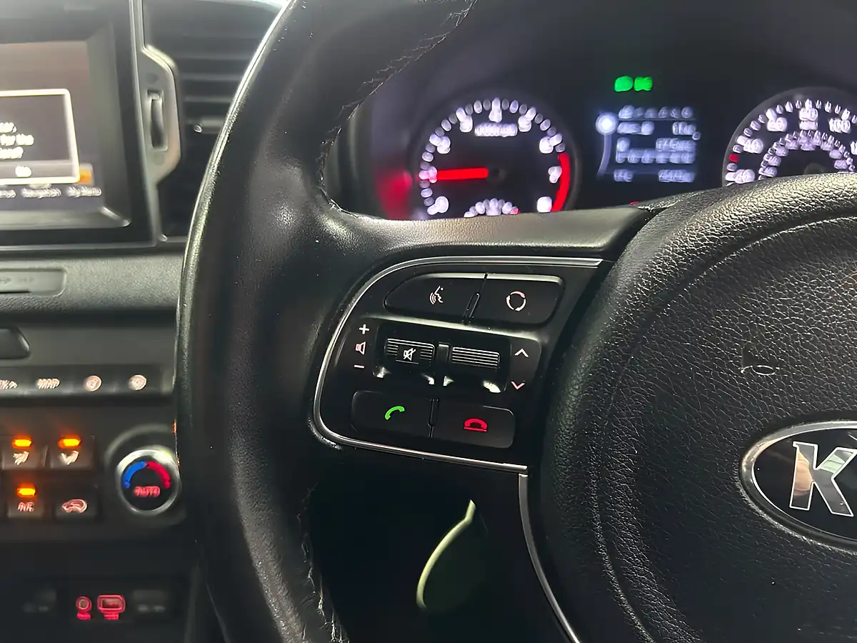 Used 2018 Kia Sportage 2 Silver - Interior and Exterior details 13