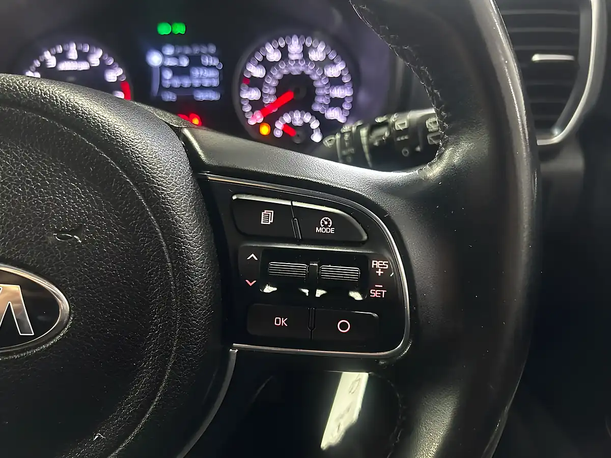 Used 2018 Kia Sportage 2 Silver - Interior and Exterior details 14